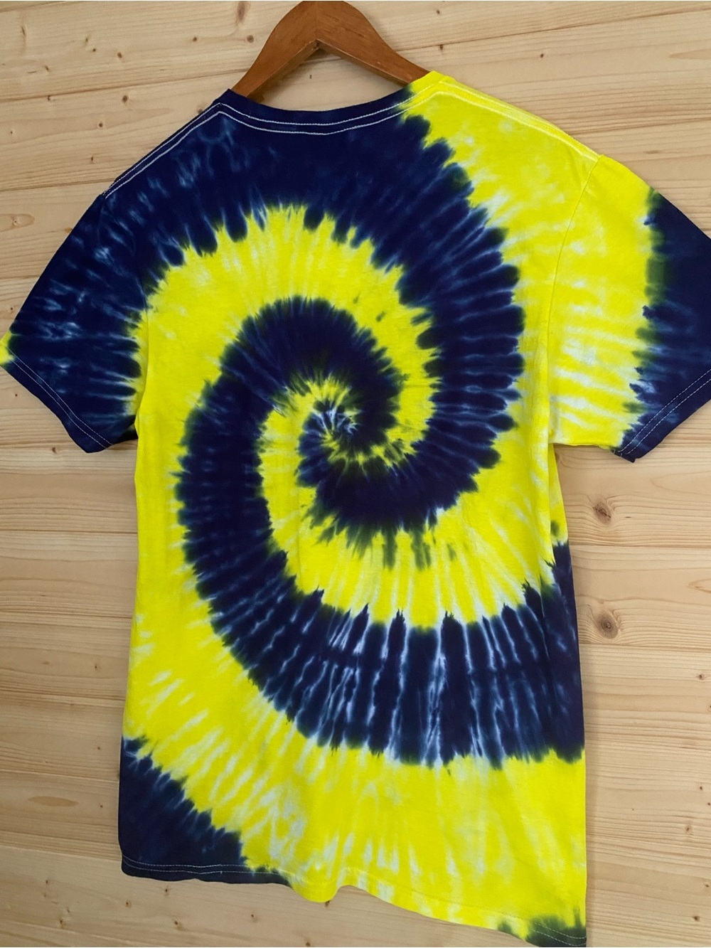 NEW GILDAN Soft Style Tee Medium Handmade Blue Yellow Spiral Tie Dye T-Shirt - Picture 6 of 9